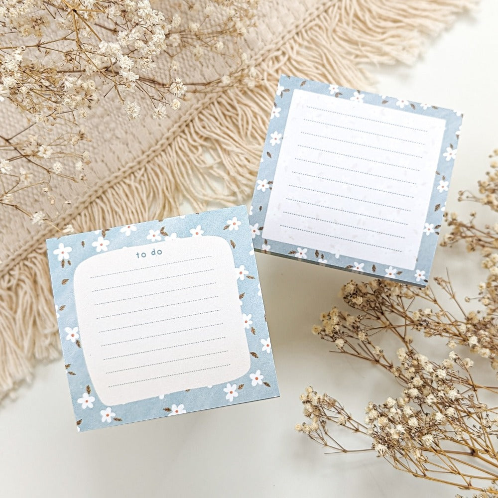 BLUE DAISY FIELD STICKY NOTE