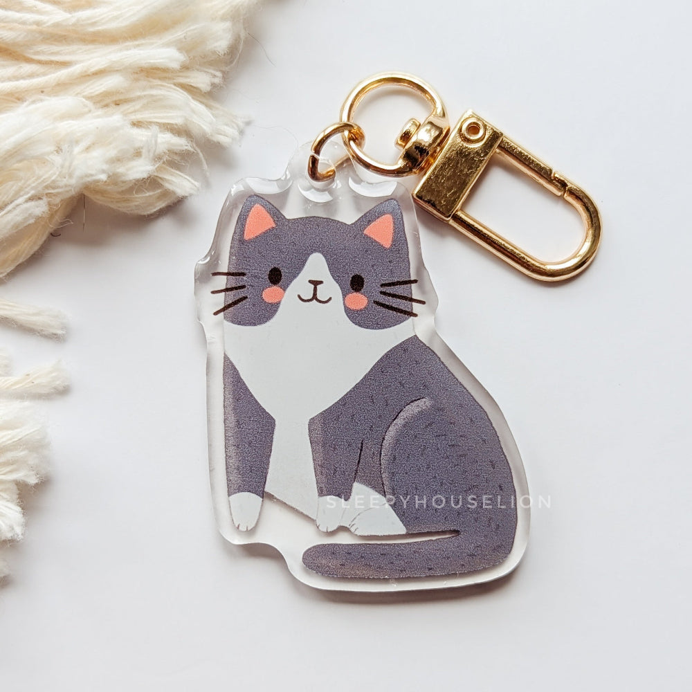 gray tuxedo cat keychain