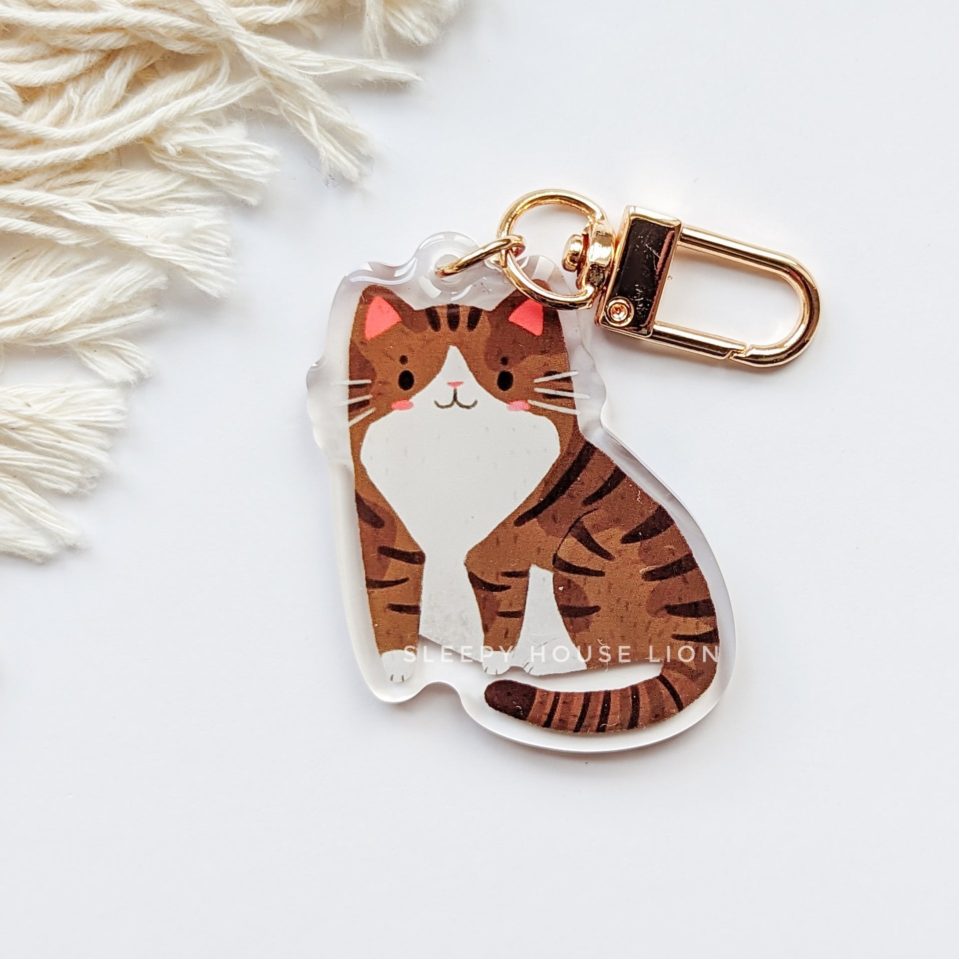 brown tuxedo tabby cat keychain