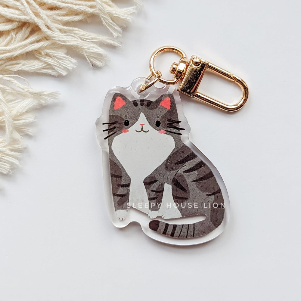 dark gray tuxedo tabby cat keychain